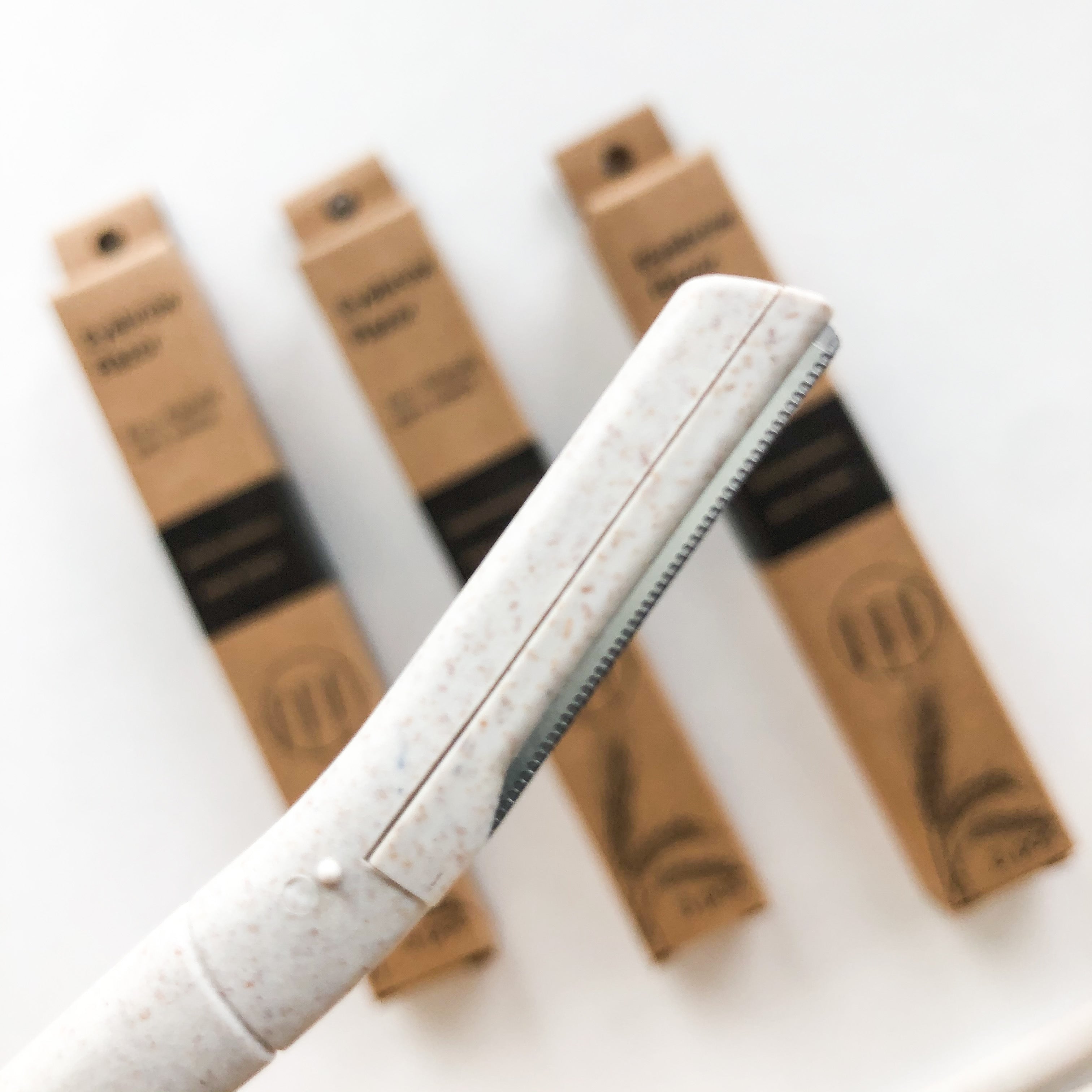 Biodegradable Wheat Straw Eyebrow Razor Trimmer - Premium Natural Wood Design